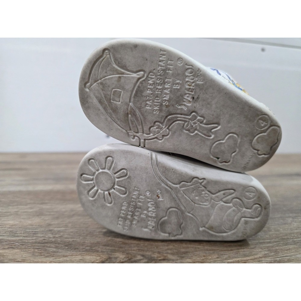 Disney Winnie the Pooh Vintage 90's Skid Resistant Toddler Shoes (4) No Laces - Picture 7 of 7